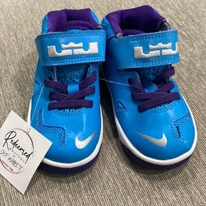 Brand New Nike Kids LeBron Sneaker Size 7!